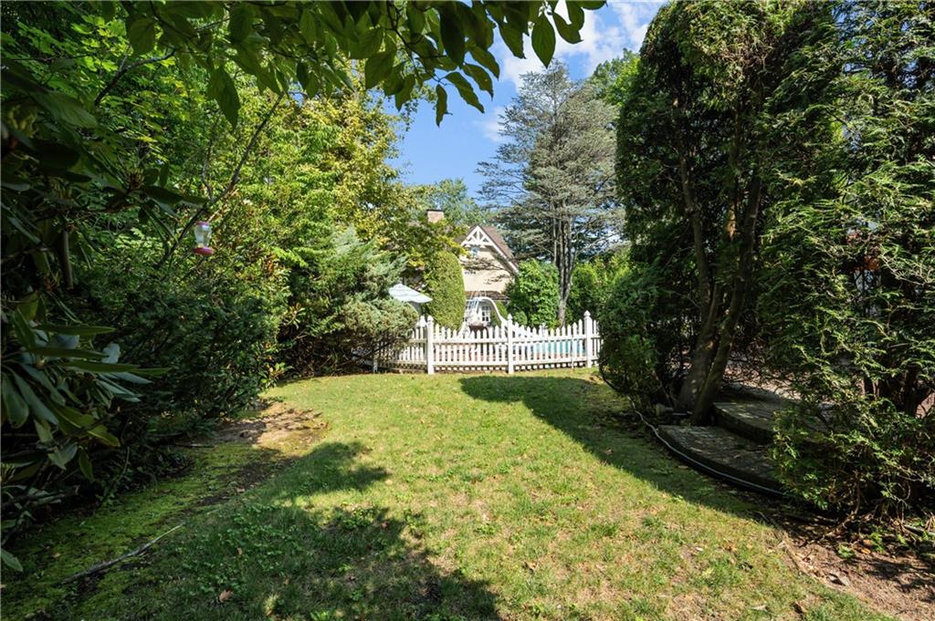 1 Northentry Road Todt Hill Staten Island NY 10304