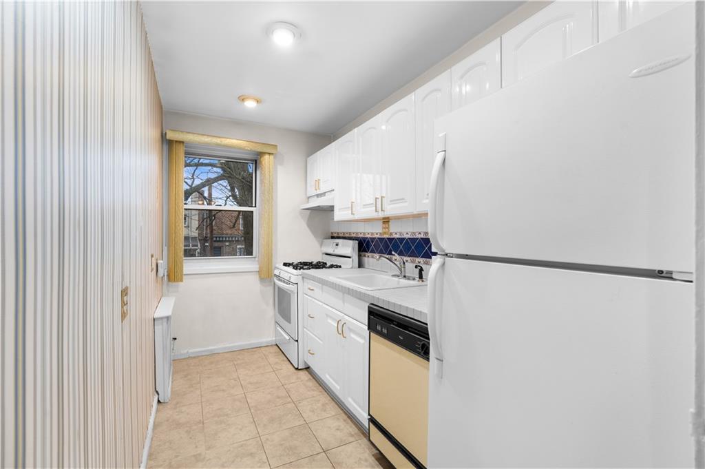 379 Bay 8th Street Dyker Heights Brooklyn NY 11228