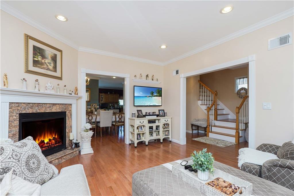 364 Peter Avenue Oakwood Staten Island NY 10306