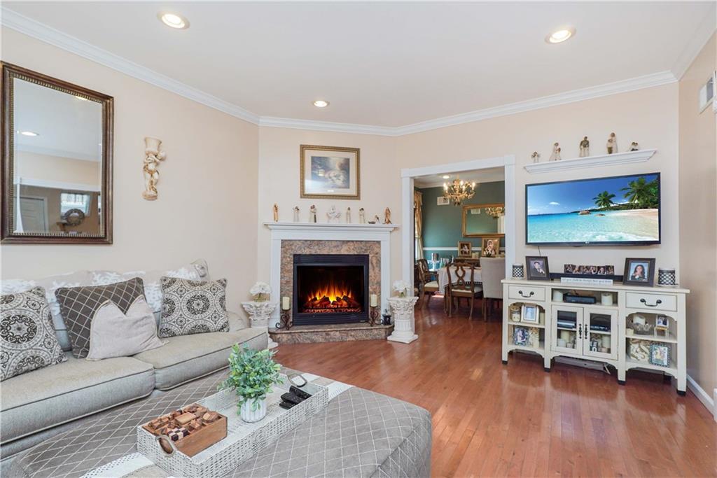 364 Peter Avenue Oakwood Staten Island NY 10306