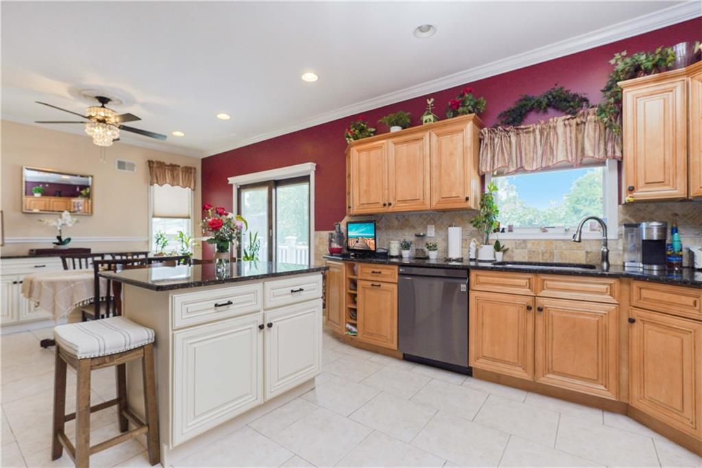 364 Peter Avenue Oakwood Staten Island NY 10306