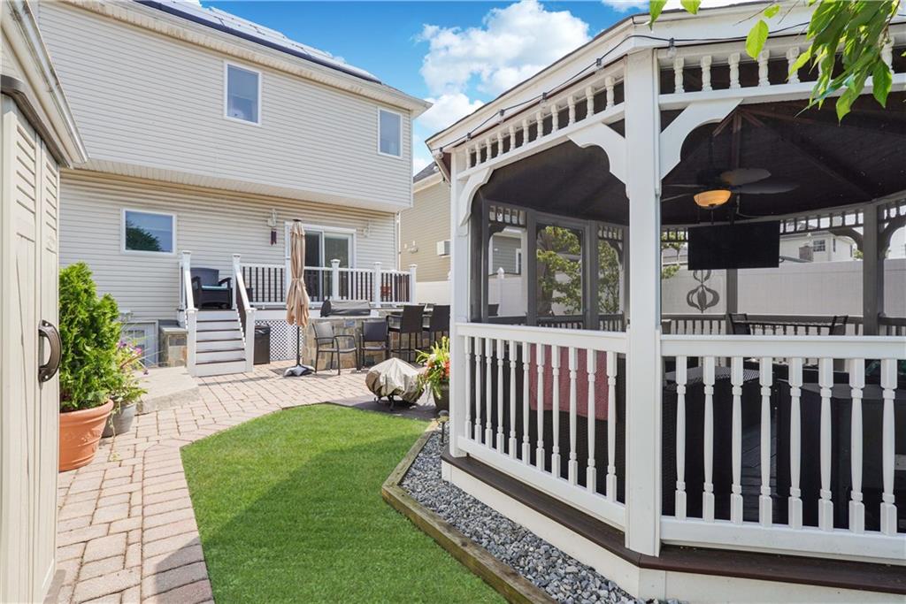 364 Peter Avenue Oakwood Staten Island NY 10306