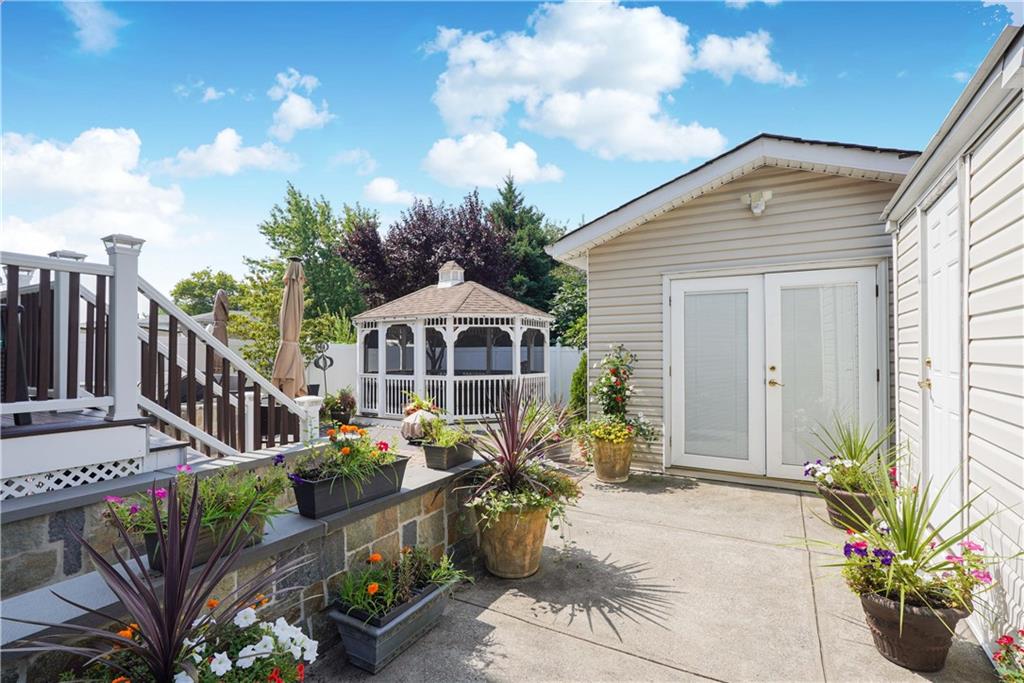 364 Peter Avenue Oakwood Staten Island NY 10306