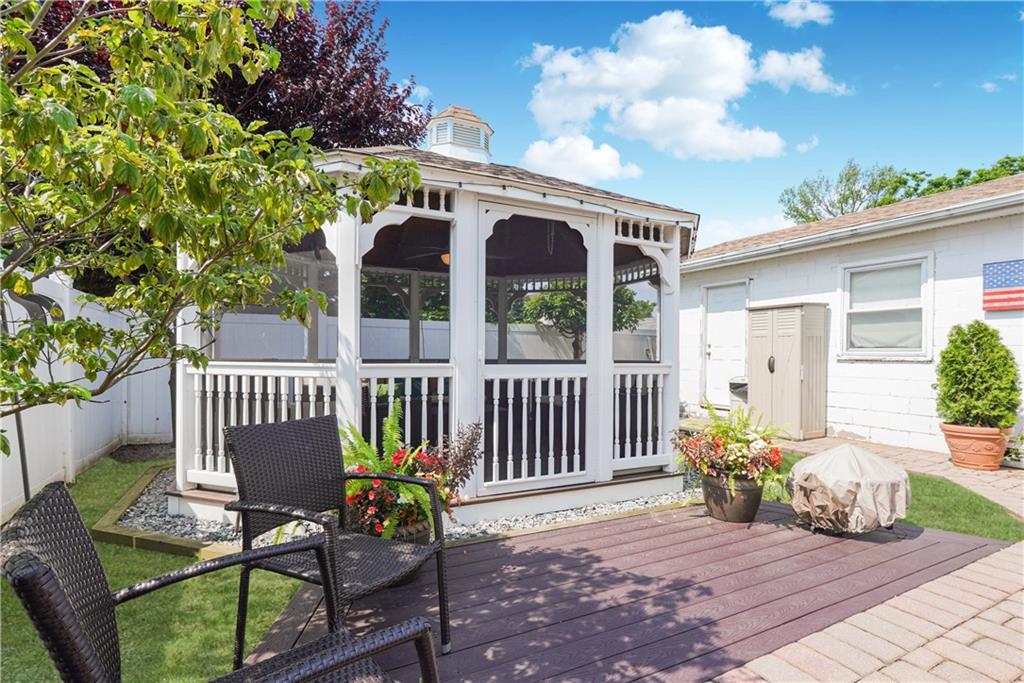 364 Peter Avenue Oakwood Staten Island NY 10306