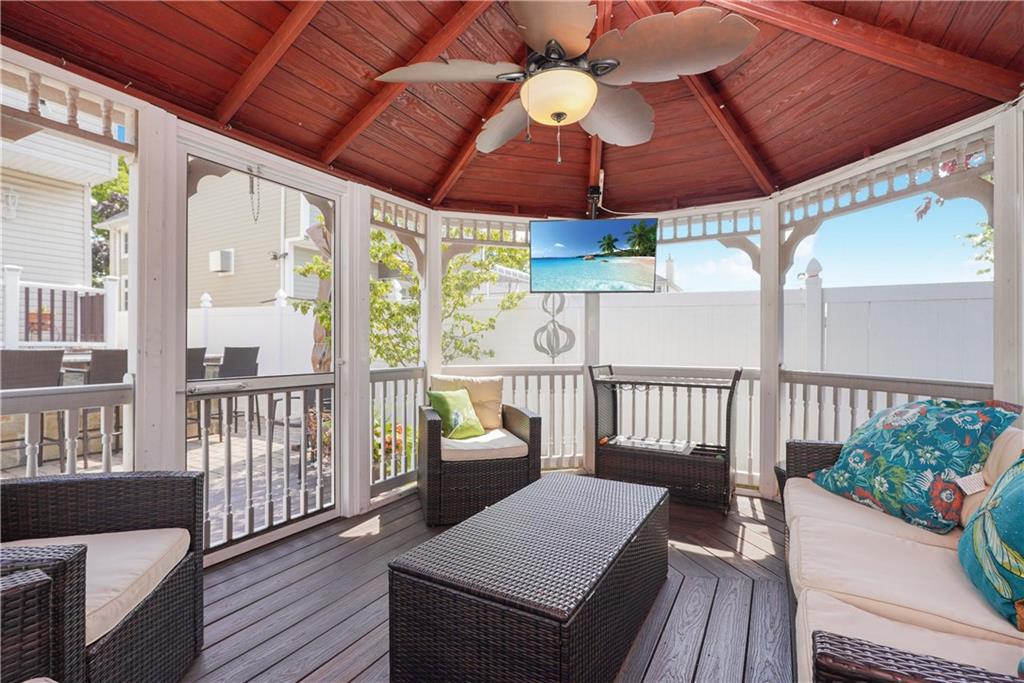 364 Peter Avenue Oakwood Staten Island NY 10306