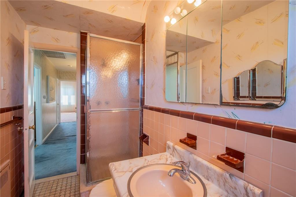 193 Pembroke Street Manhattan Beach Brooklyn NY 11235