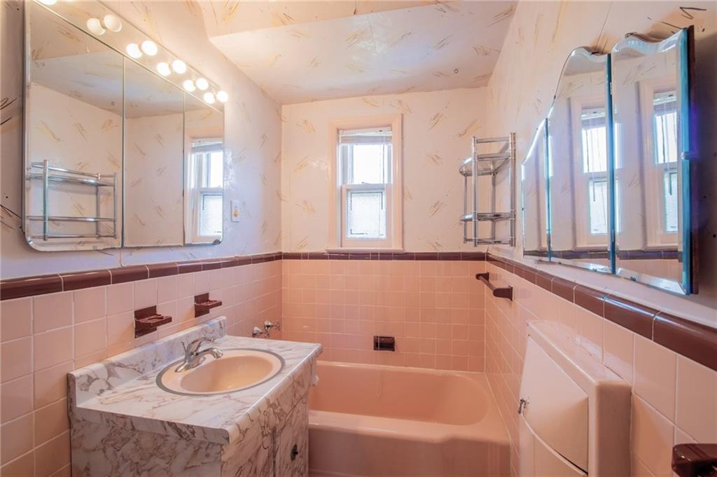 193 Pembroke Street Manhattan Beach Brooklyn NY 11235