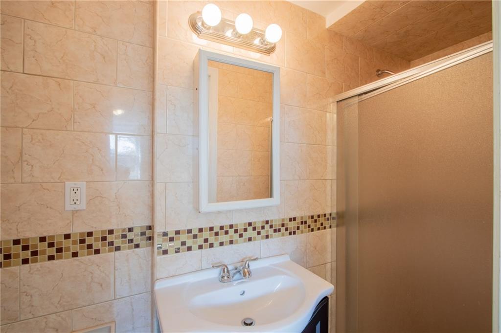 193 Pembroke Street Manhattan Beach Brooklyn NY 11235