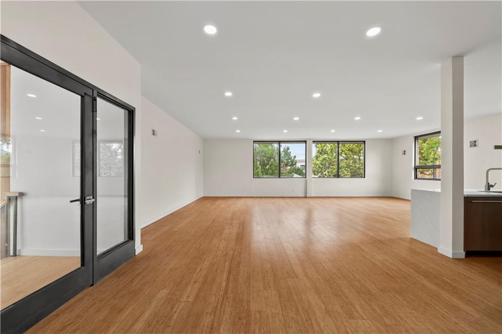 118 Girard Street Manhattan Beach Brooklyn NY 11235