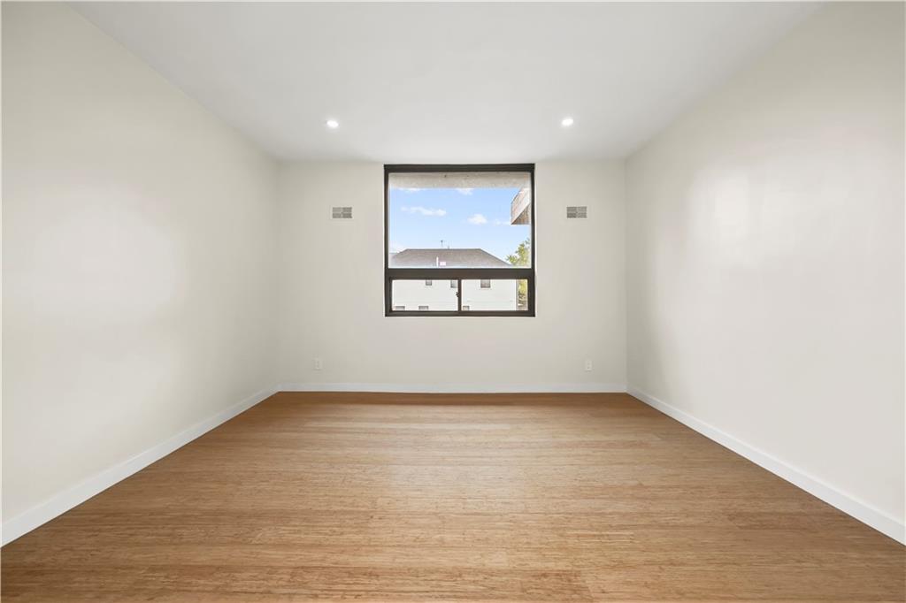 118 Girard Street Manhattan Beach Brooklyn NY 11235