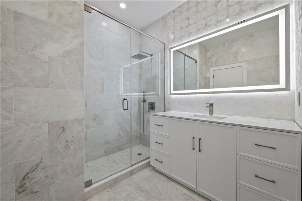 118 Girard Street Manhattan Beach Brooklyn NY 11235
