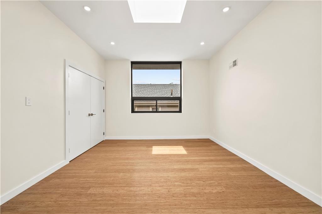 118 Girard Street Manhattan Beach Brooklyn NY 11235