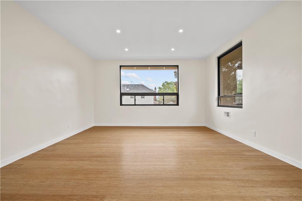 118 Girard Street Manhattan Beach Brooklyn NY 11235