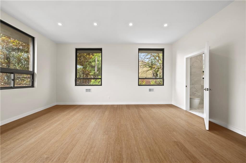 118 Girard Street Manhattan Beach Brooklyn NY 11235