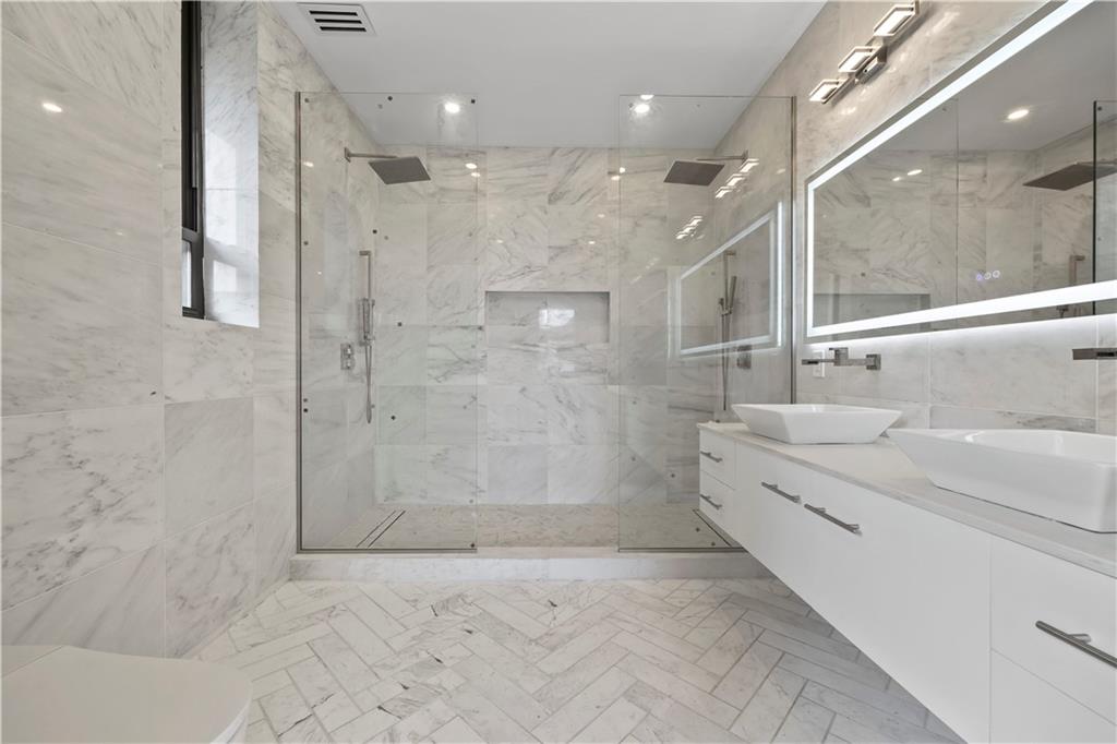 118 Girard Street Manhattan Beach Brooklyn NY 11235