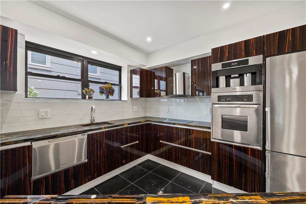 118 Girard Street Manhattan Beach Brooklyn NY 11235