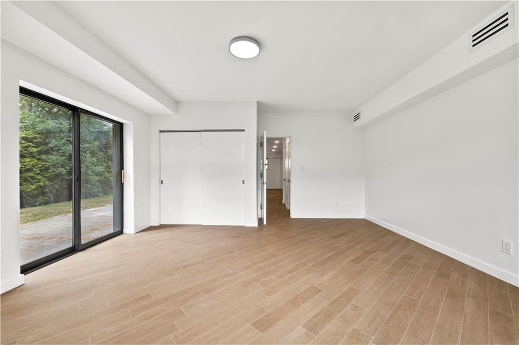 118 Girard Street Manhattan Beach Brooklyn NY 11235