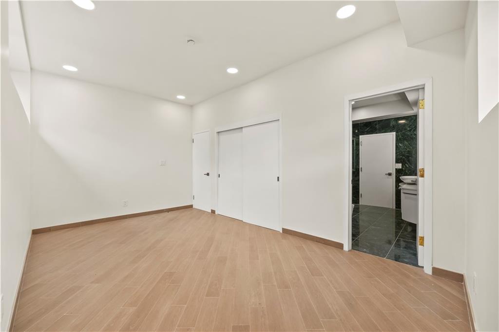 118 Girard Street Manhattan Beach Brooklyn NY 11235