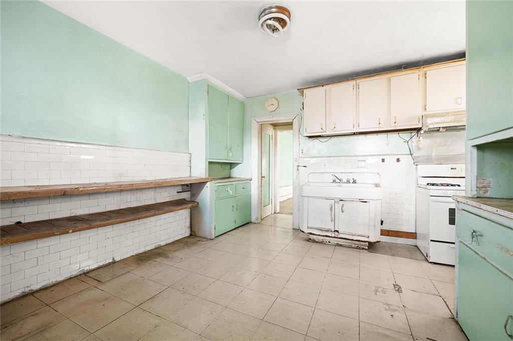 3105 Avenue J Midwood Brooklyn NY 11210