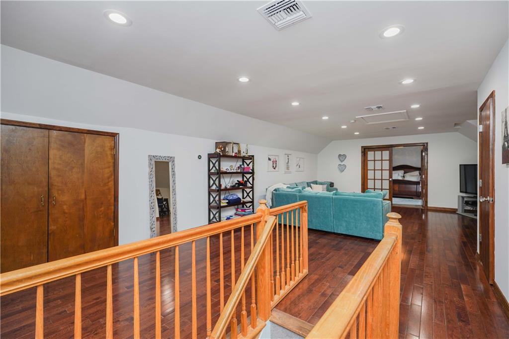 42 Elmhurst Avenue Todt Hill Staten Island NY 10301