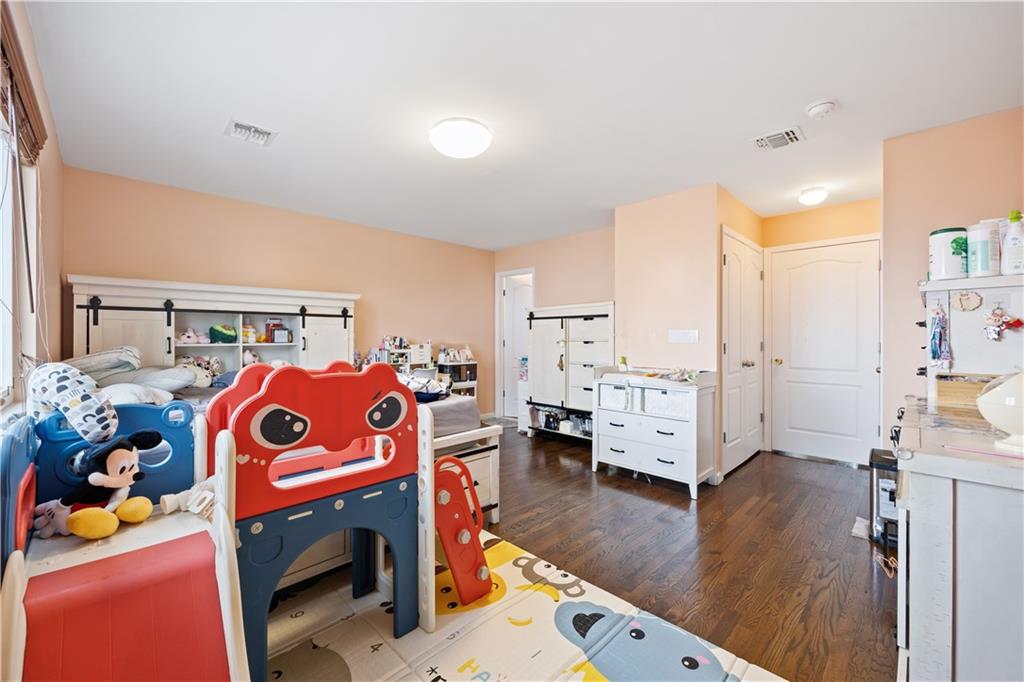 41 Burgundy Loop Clifton Staten Island NY 10304
