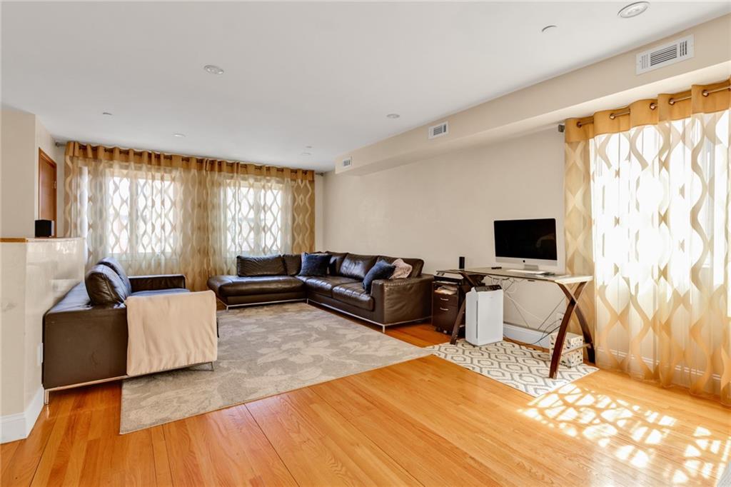 2750 East 28th Street Sheepshead Bay Brooklyn NY 11235