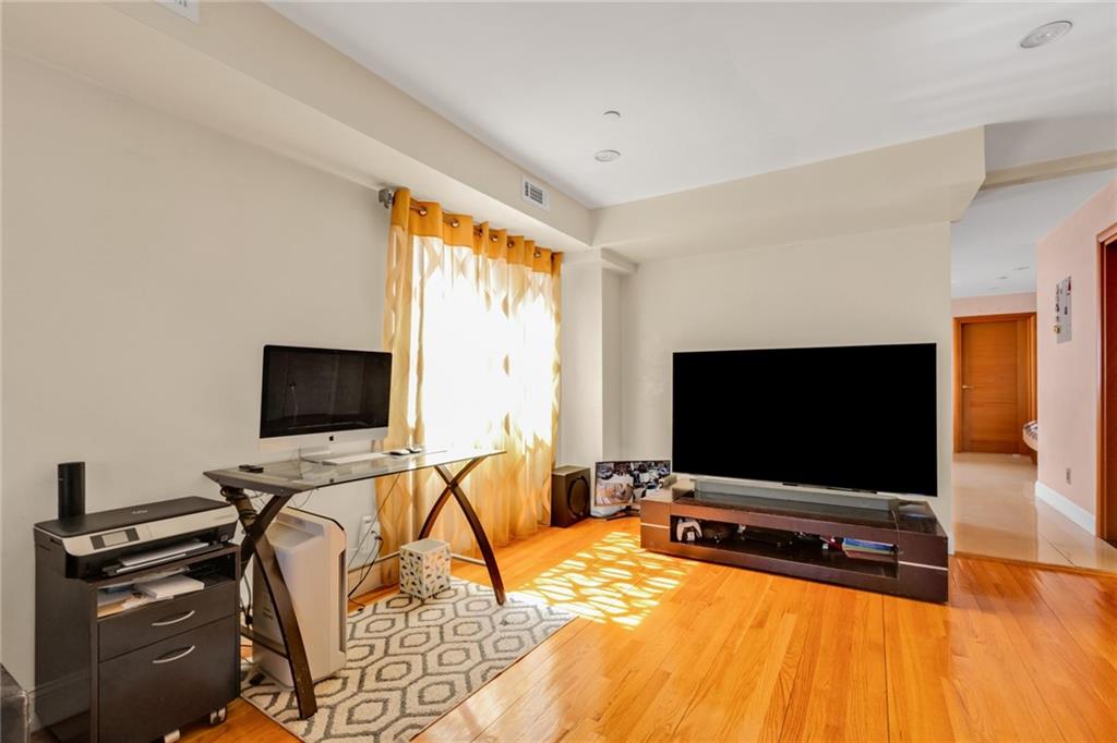 2750 East 28th Street Sheepshead Bay Brooklyn NY 11235