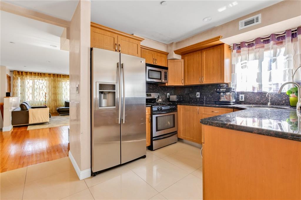 2750 East 28th Street Sheepshead Bay Brooklyn NY 11235
