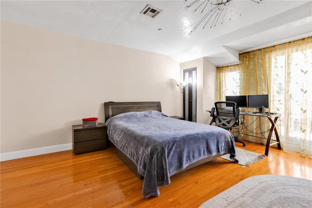 2750 East 28th Street Sheepshead Bay Brooklyn NY 11235