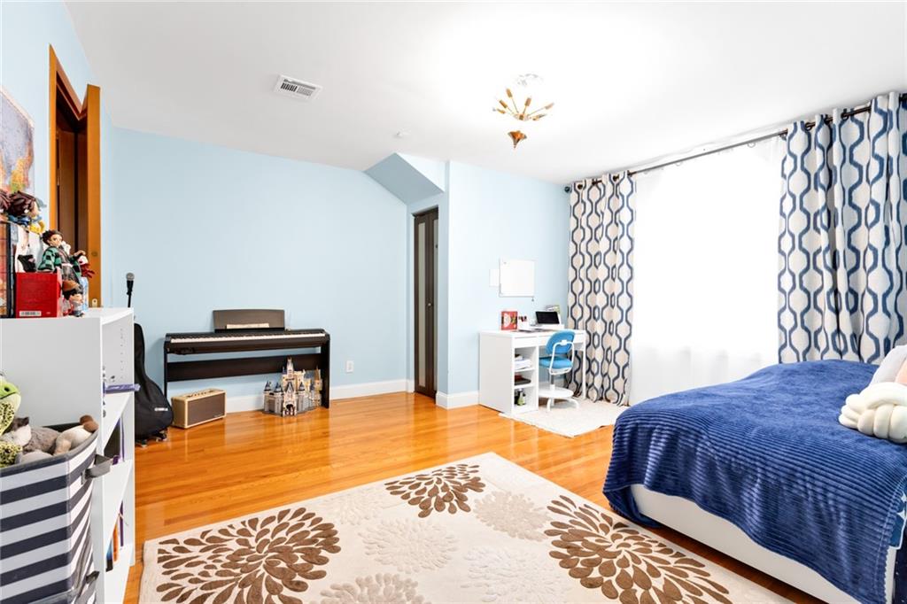 2750 East 28th Street Sheepshead Bay Brooklyn NY 11235