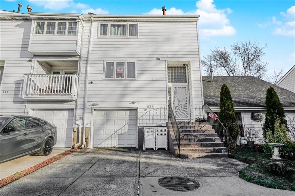 111 Hampton Green Arden Heights Staten Island NY 10312