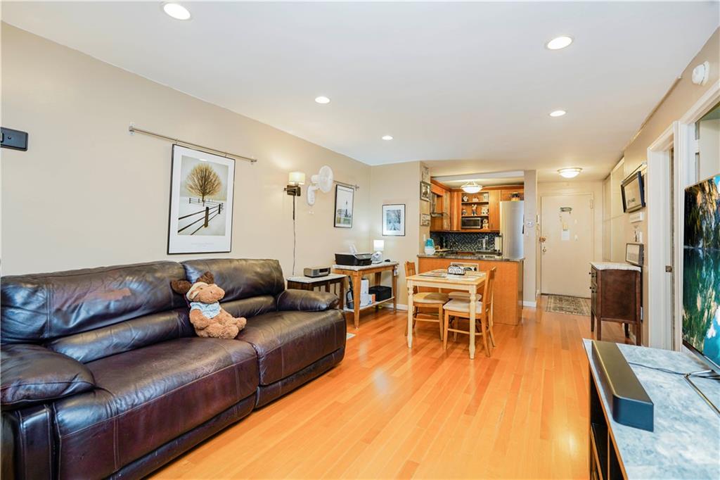 1000 Clove Road Staten Island NY 10301