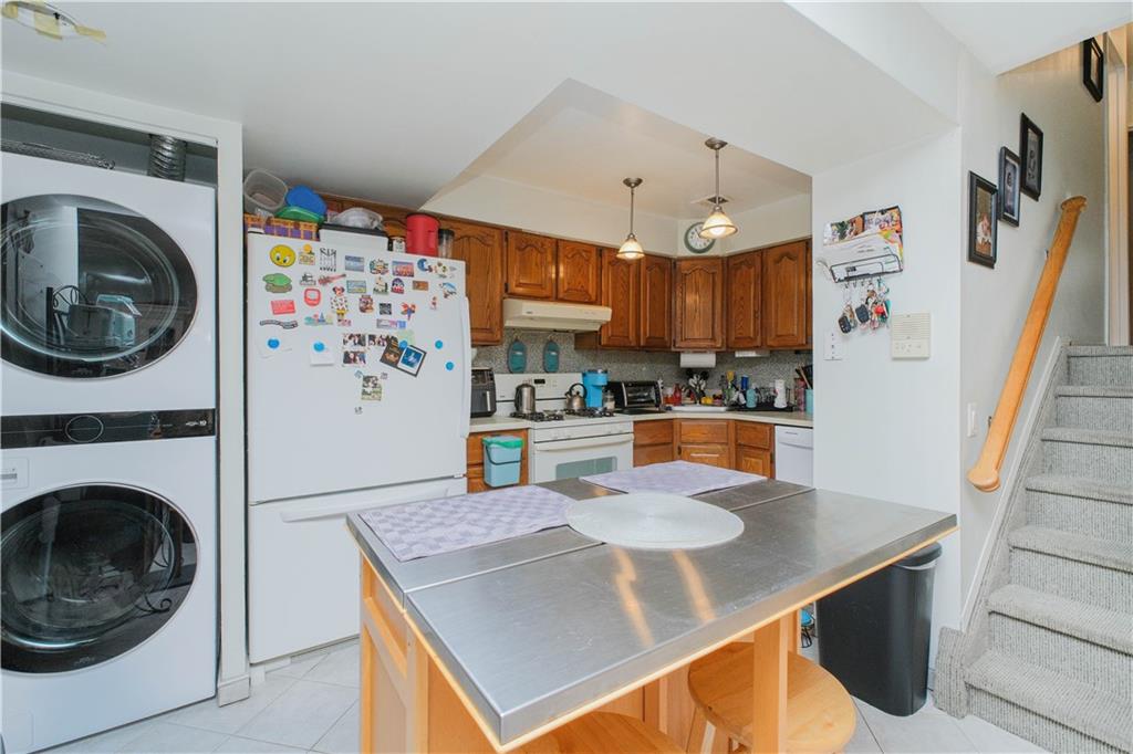 19 Lamped Loop Heartland Village Staten Island NY 10314