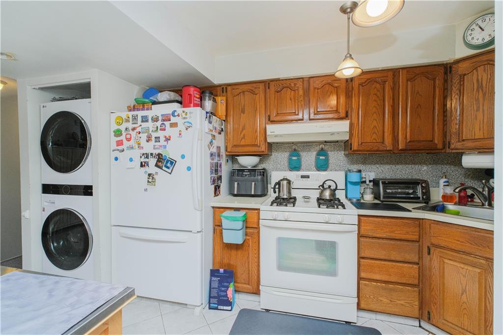 19 Lamped Loop Heartland Village Staten Island NY 10314