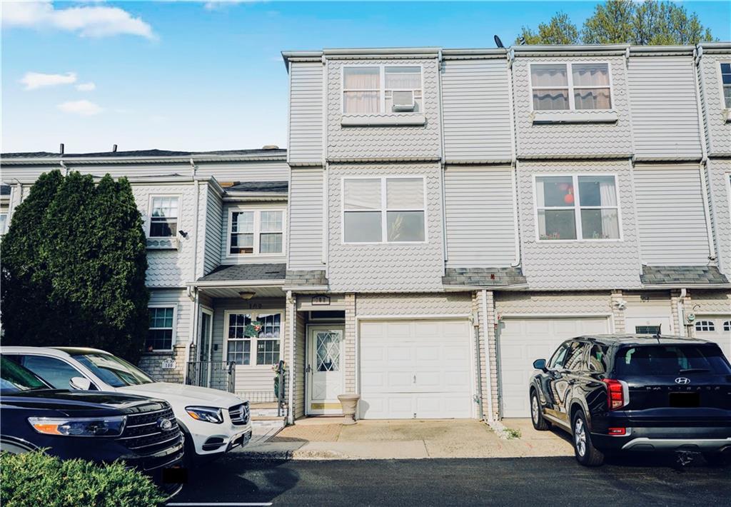 102 Lorraine Loop Rossville Staten Island NY 10309