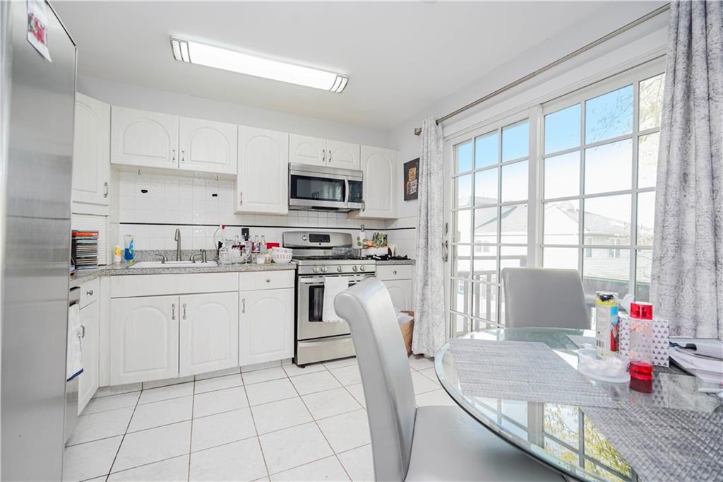 102 Lorraine Loop Rossville Staten Island NY 10309