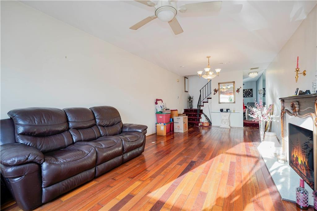 102 Lorraine Loop Rossville Staten Island NY 10309