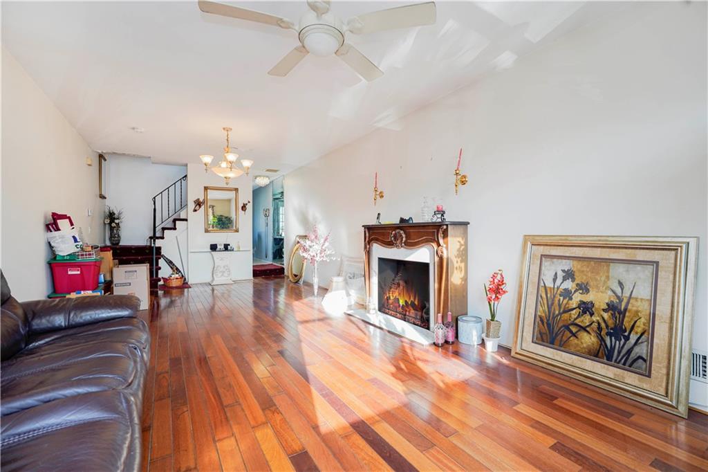 102 Lorraine Loop Rossville Staten Island NY 10309
