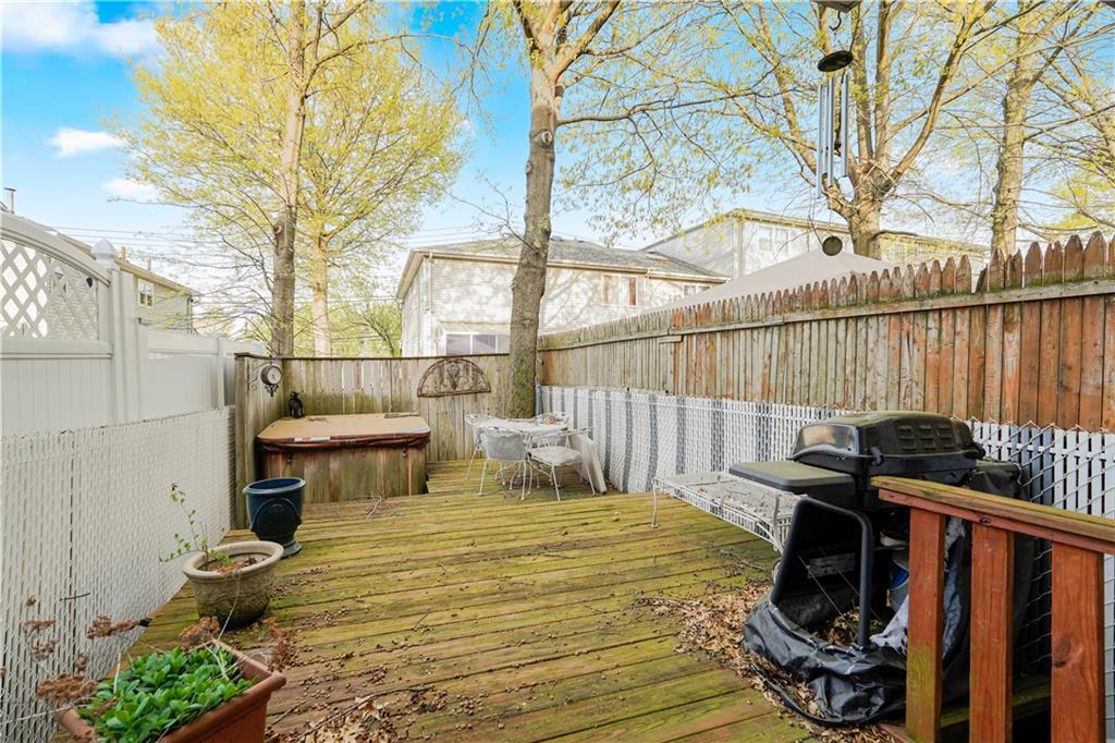 102 Lorraine Loop Rossville Staten Island NY 10309