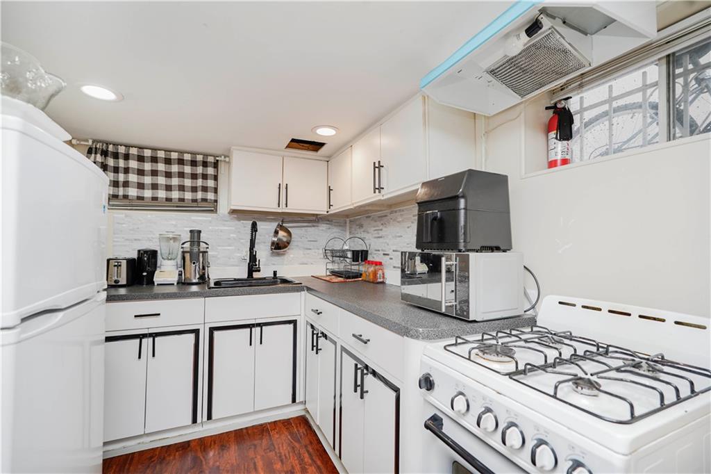 286 Bay 10th Street Bath Beach Brooklyn NY 11228