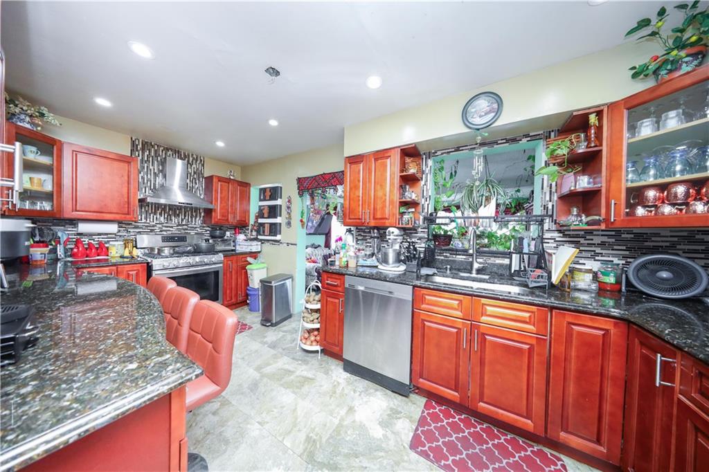 18 Downey Place Mariner's Harbor Staten Island NY 10303