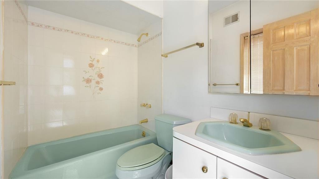16 Nicolosi Loop Annadale Staten Island NY 10312