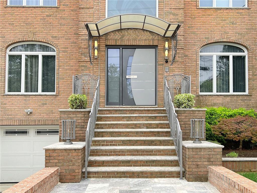 166 Pinewood Avenue Richmond Town Staten Island NY 10306