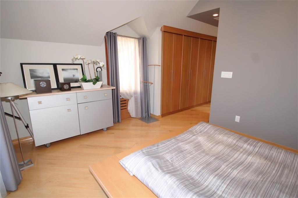 164 Oxford Street Manhattan Beach Brooklyn NY 11235