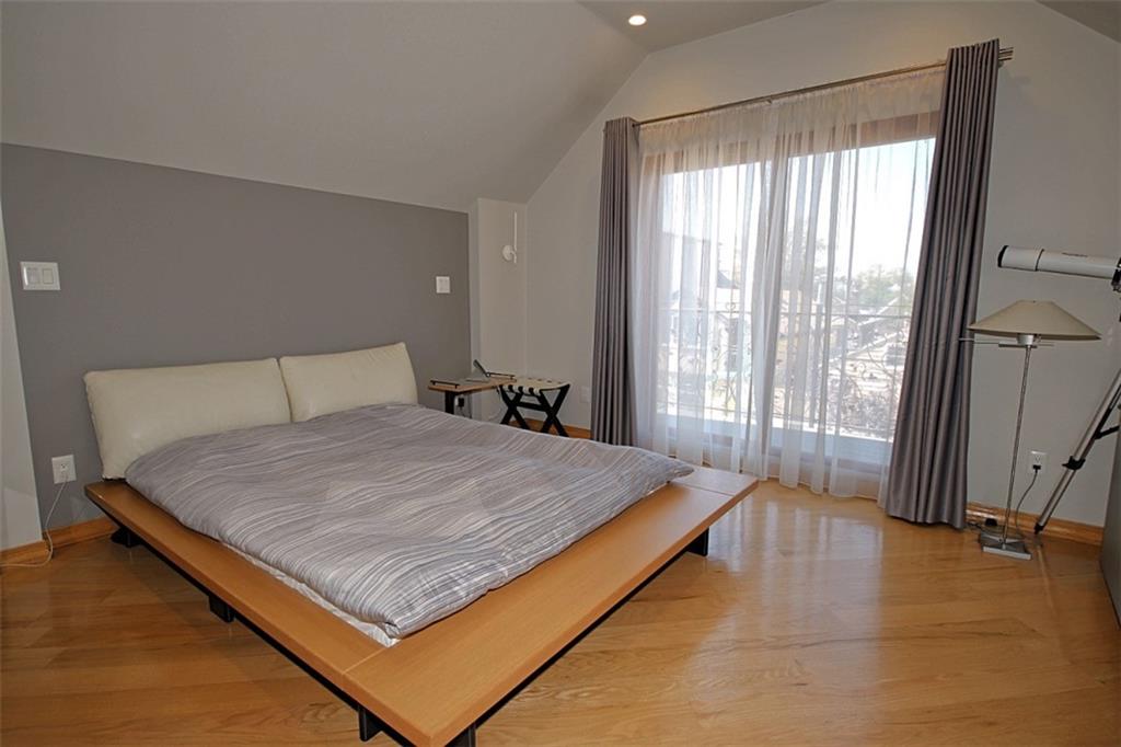 164 Oxford Street Manhattan Beach Brooklyn NY 11235