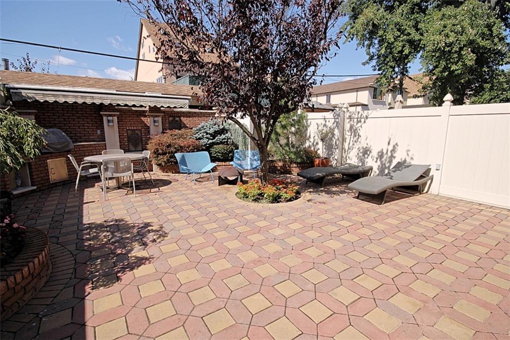 164 Oxford Street Manhattan Beach Brooklyn NY 11235