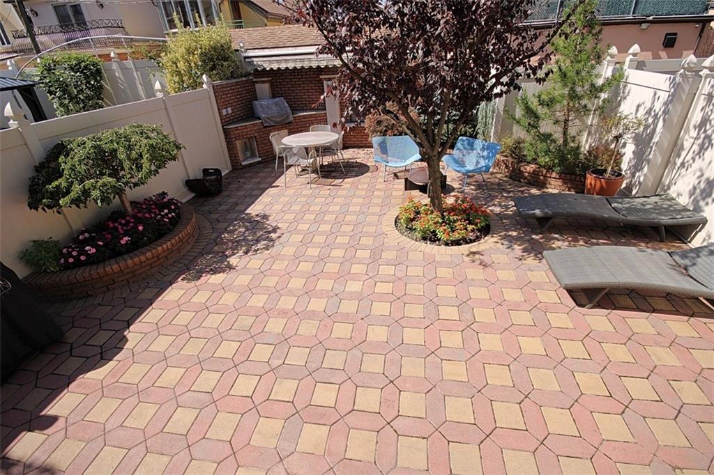 164 Oxford Street Manhattan Beach Brooklyn NY 11235