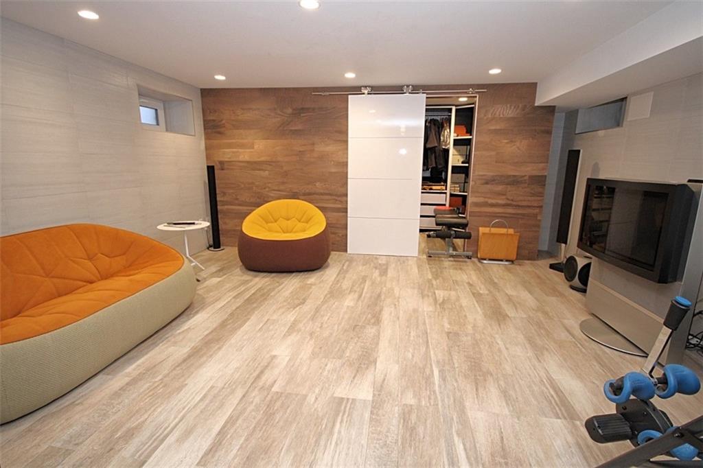 164 Oxford Street Manhattan Beach Brooklyn NY 11235