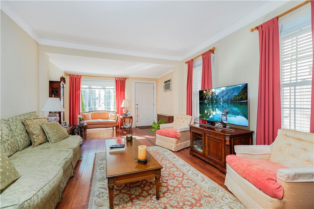 7716 10th Avenue Dyker Heights Brooklyn NY 11228