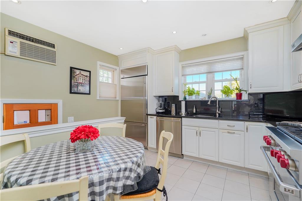 7716 10th Avenue Dyker Heights Brooklyn NY 11228